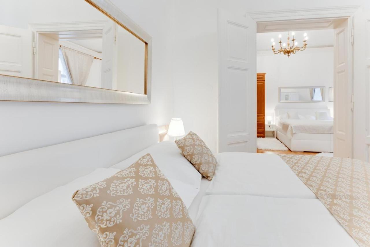 Wenceslas Square Royal Apartment Prague